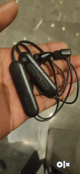 Sony wi c100 Bluetooth earphone full condition me 25 ghante backup