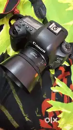 Urgent selling Canon 5d mark iv (price negotiable)