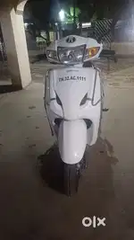 Activa 2g  pearl white