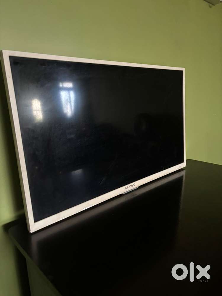 Lloyd 32-Inch LED TV with portronics Bome theatre
