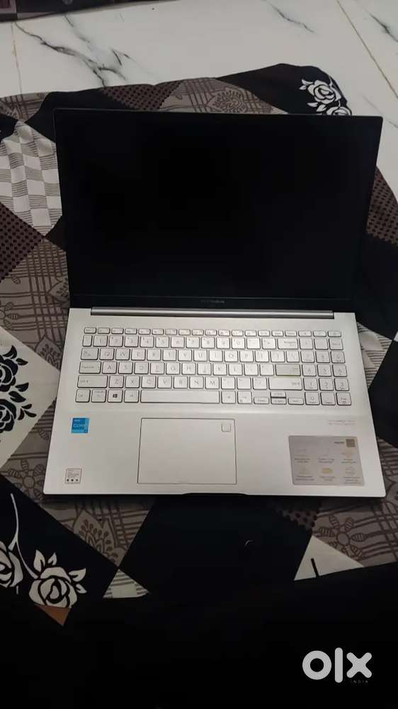 Asus VivoBook 15 (8GB.  256GB) 18,000/-