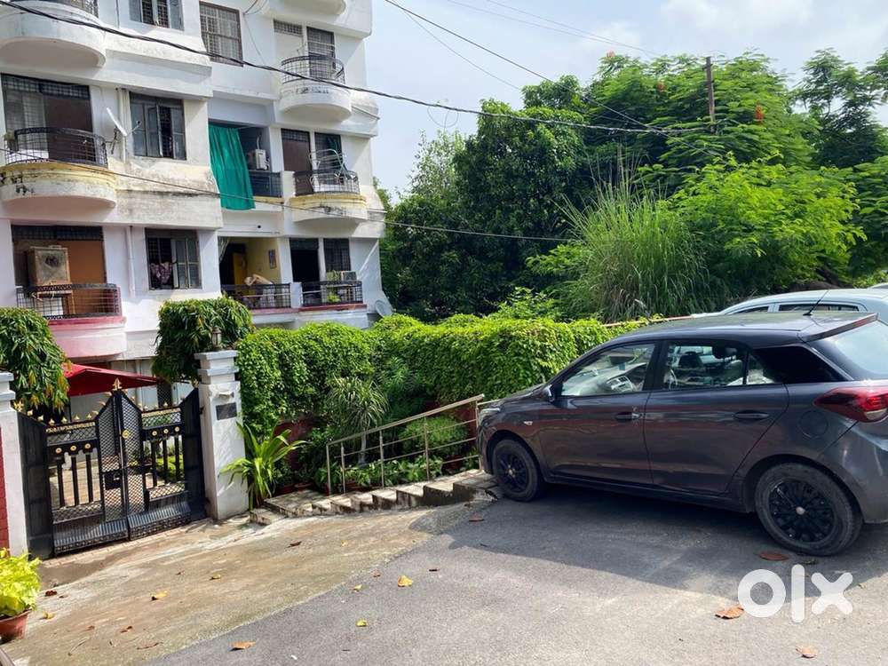 3 BHK FLAT WITH PRIVATE GARDEN, PRIVATE ENTRANCE & PRIVATE CAR PARKING