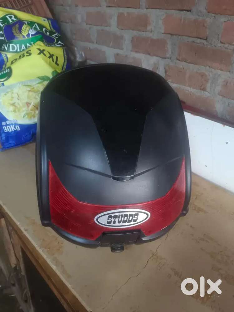 Top box with racket