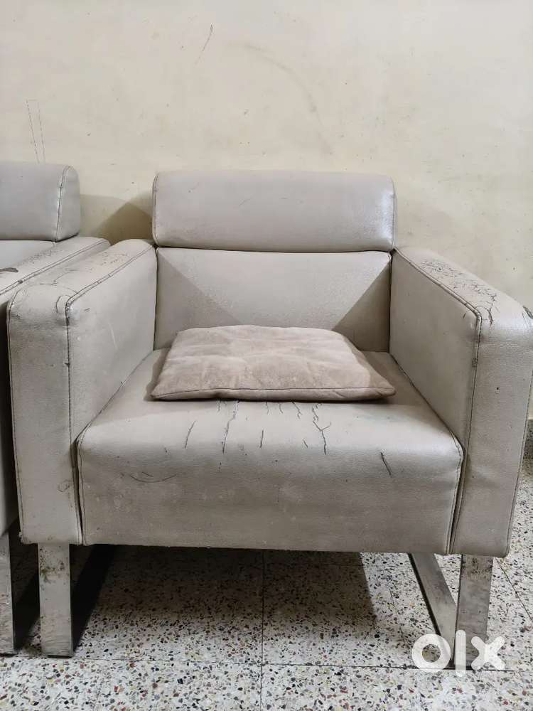 Second hand steel sofa btm layout