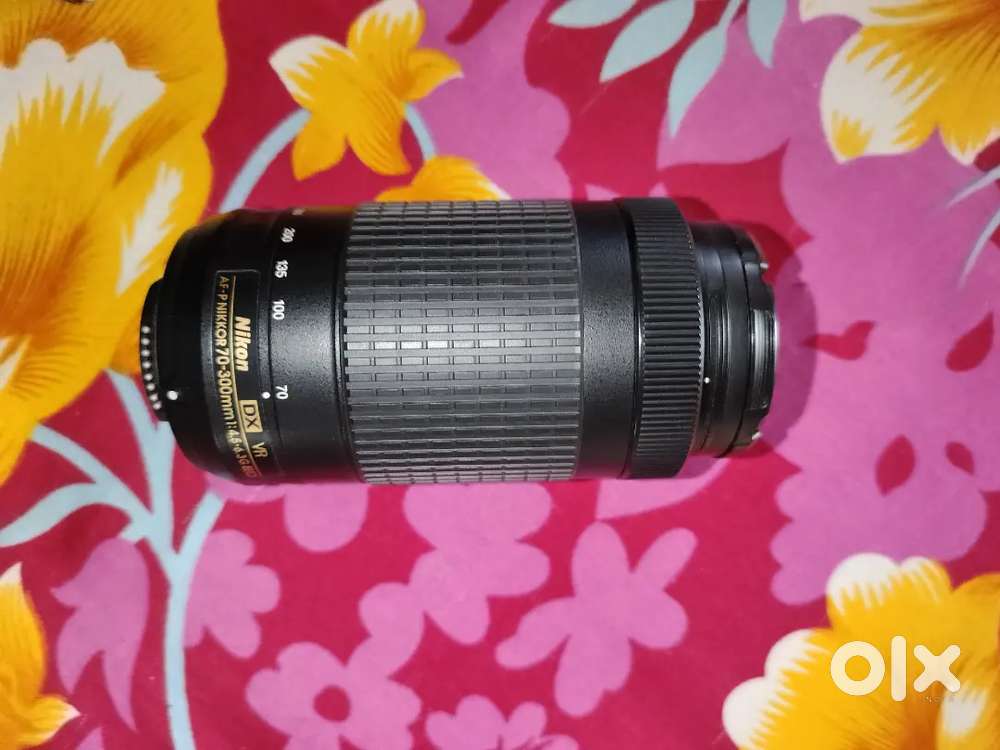 Nikon 70-300 mm lens And flash light