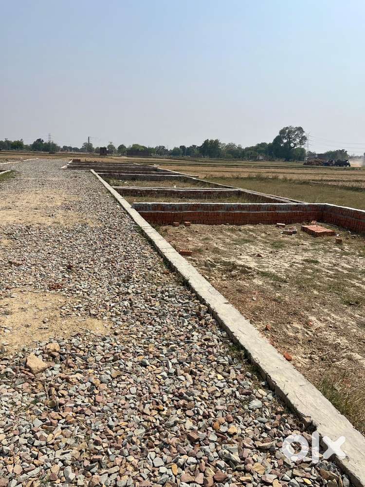 Book kare plot bank lone ke sath ghazipur road sandaha chauraha par