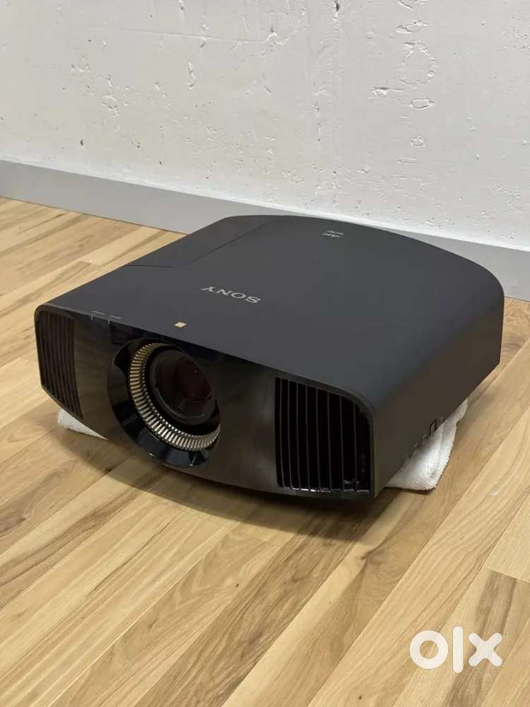 Sony VPLVW695ES 4K Home Theater Projector