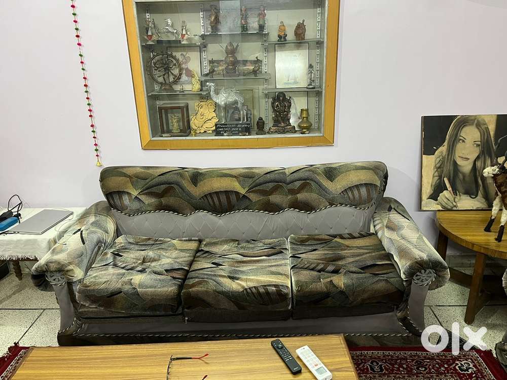 Sofa in very good condition for sale 3 * 2 seater