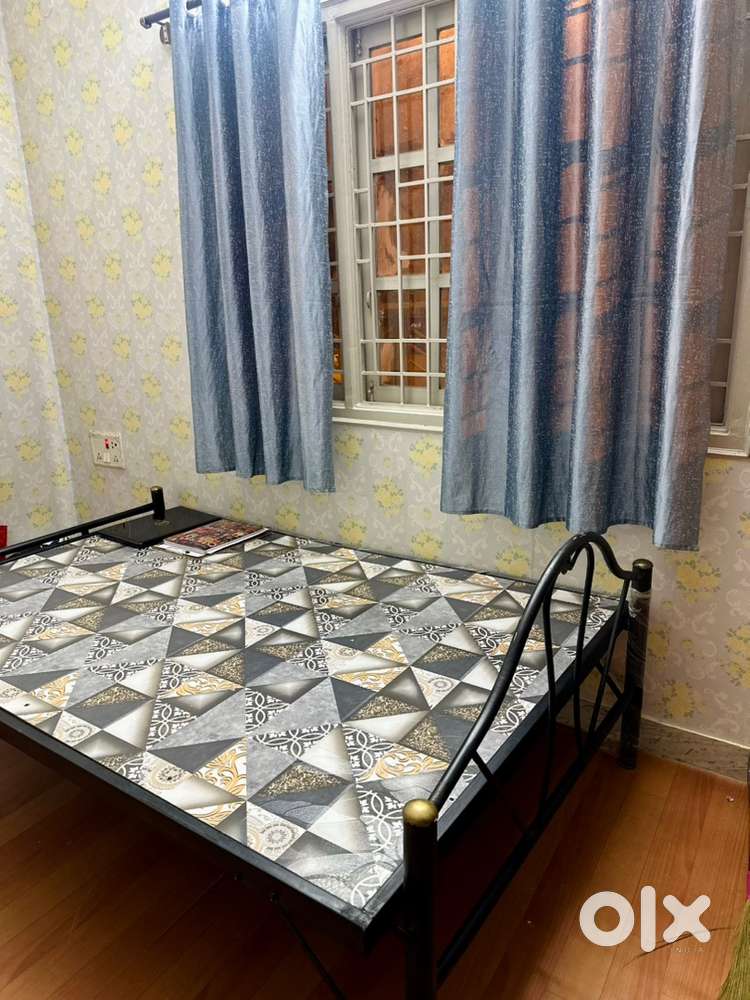 Double Cot in Good Condition for Sale