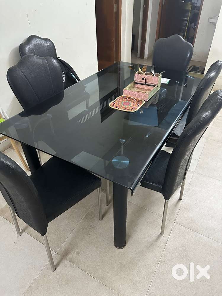 Dining table 6 seater