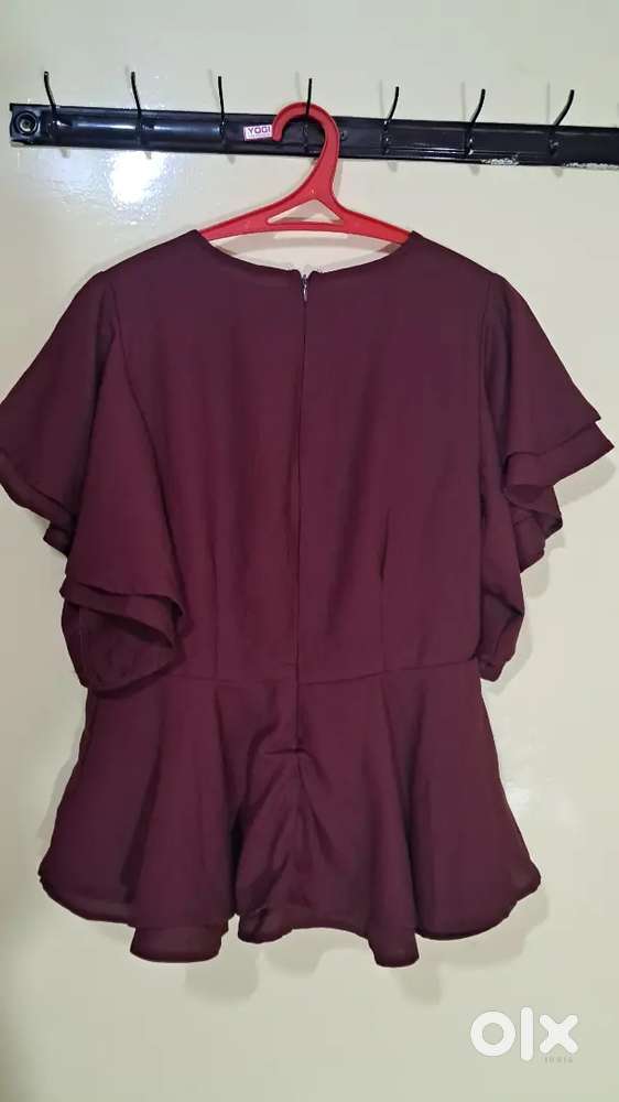 Elegant ruffle sleeve top