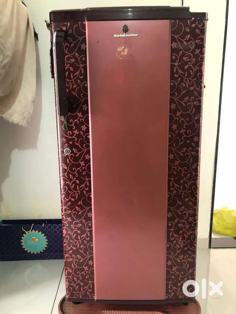 Kelvinator fridge, 265 ltr with good working