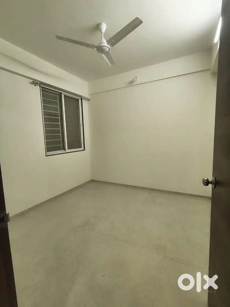 3 BHK New Branded flat far rent