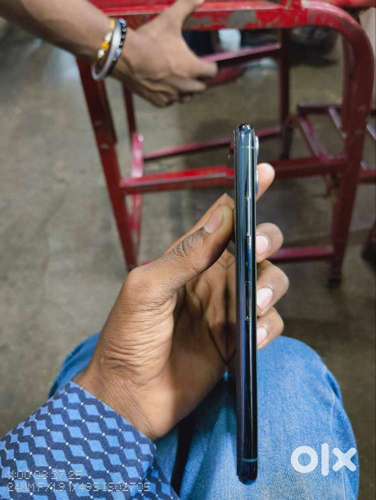 iPhone 11promar hai ekdam condition me 256 gb