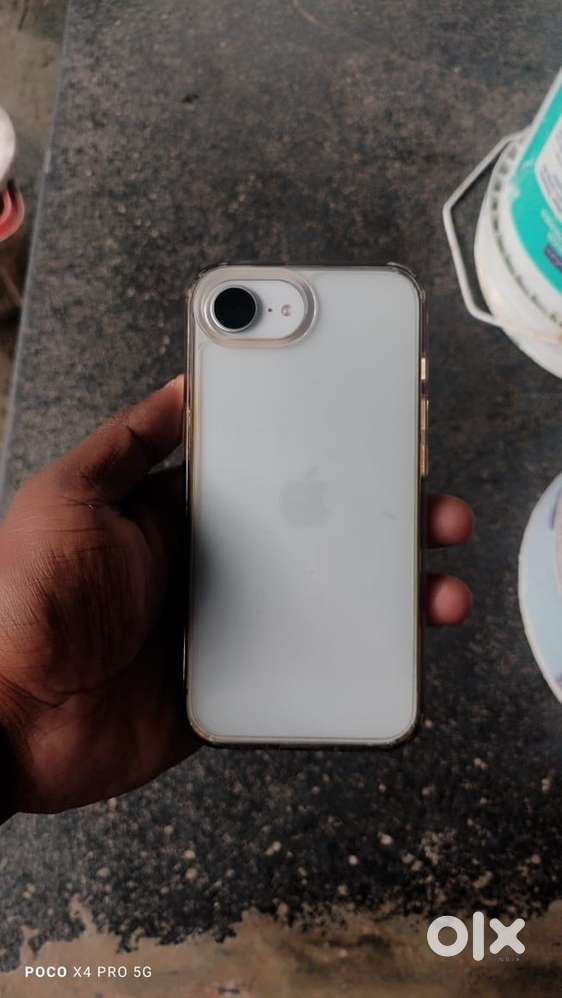 iPhone 16e