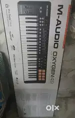 Bass amp/midi keyboard/Interface midi