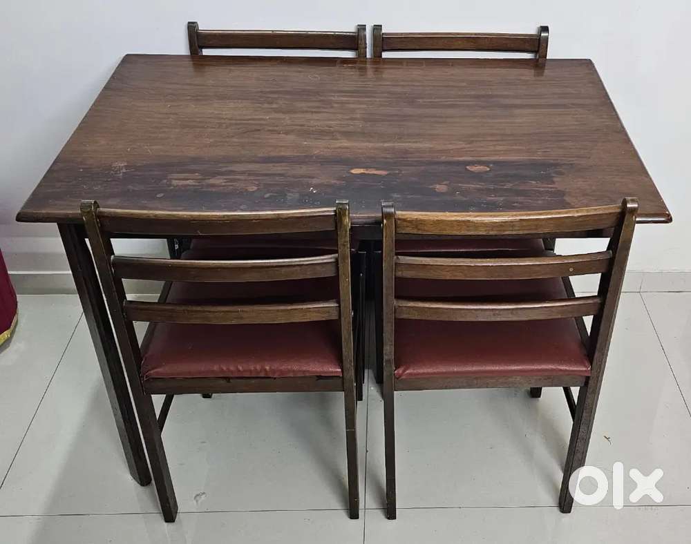 4 seater solid wood dining table (Can be Dismantled)