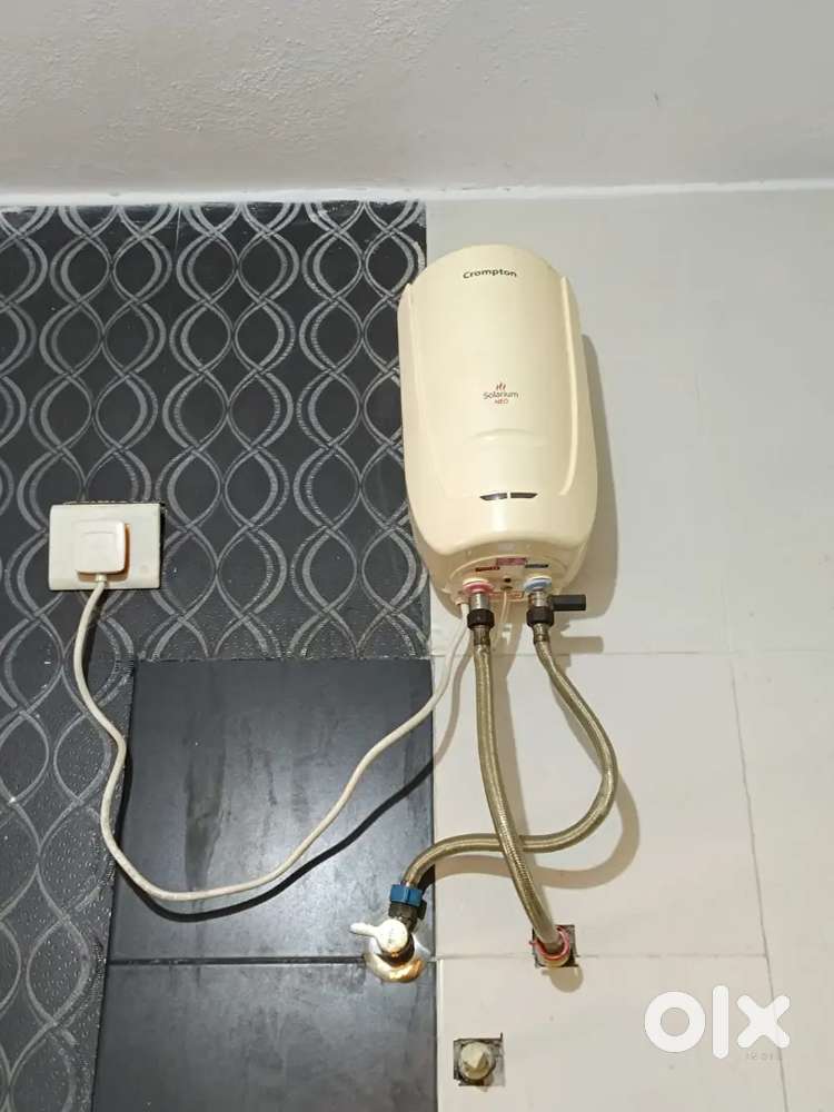 Crompton Instant water heater Rs.2500