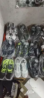 Sports shoes