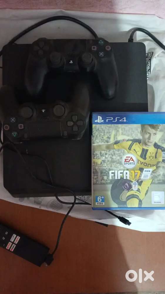 Sony ps4 good condition only 1month old with box without bill