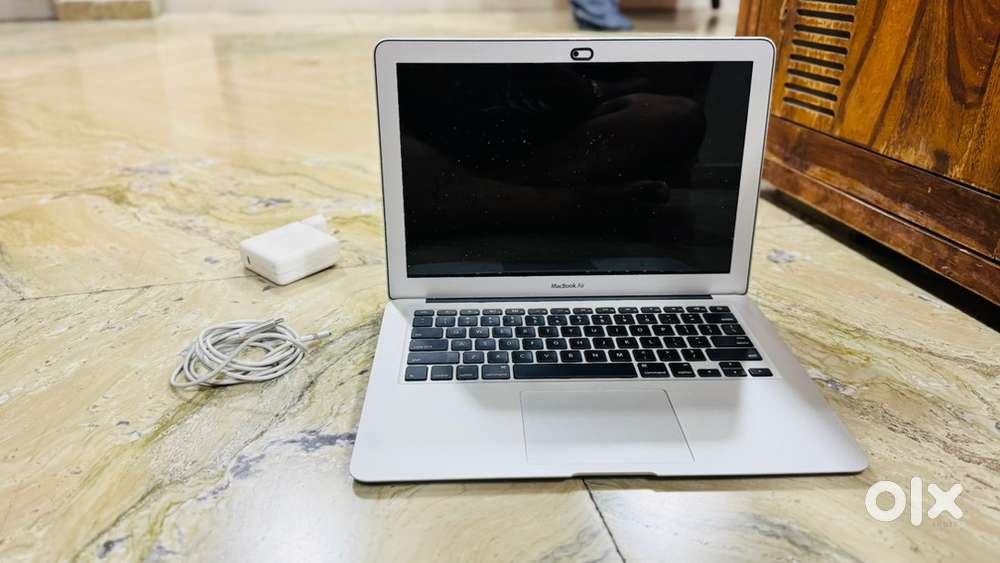 Apple MacBook Air 13-inch (2015) – Sleek, Reliable & Lightweight