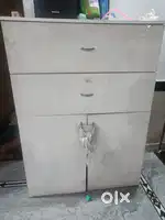 Wardrobe in plyboard