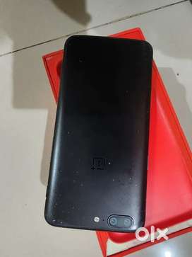 One plus 5 with less used in fabulous condition