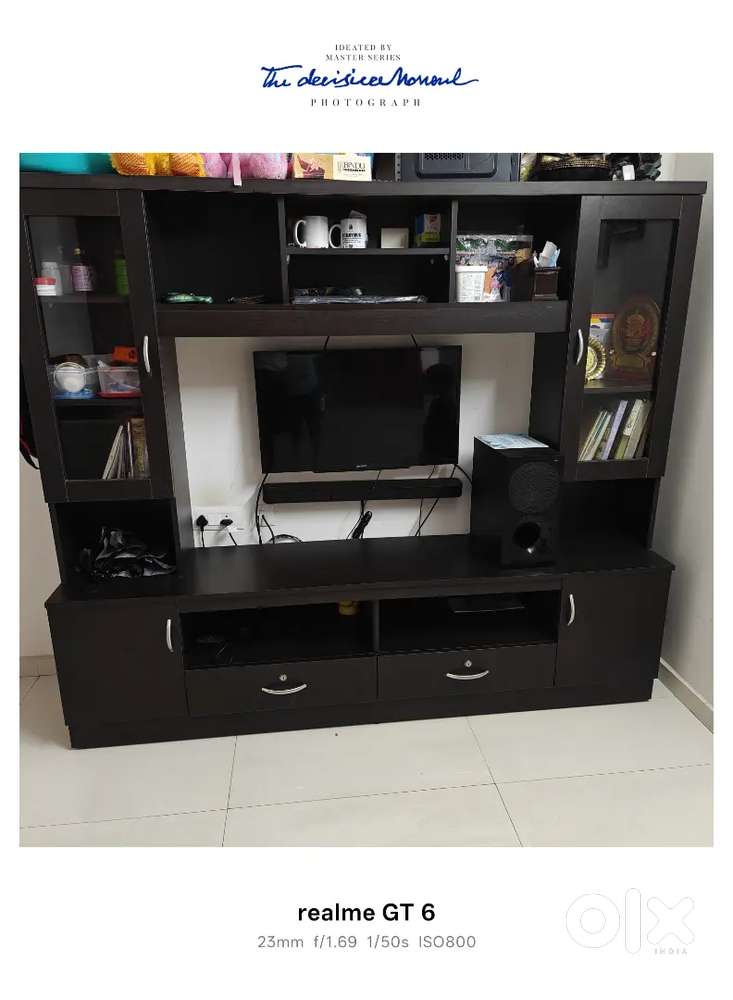 Tv unit with showcase