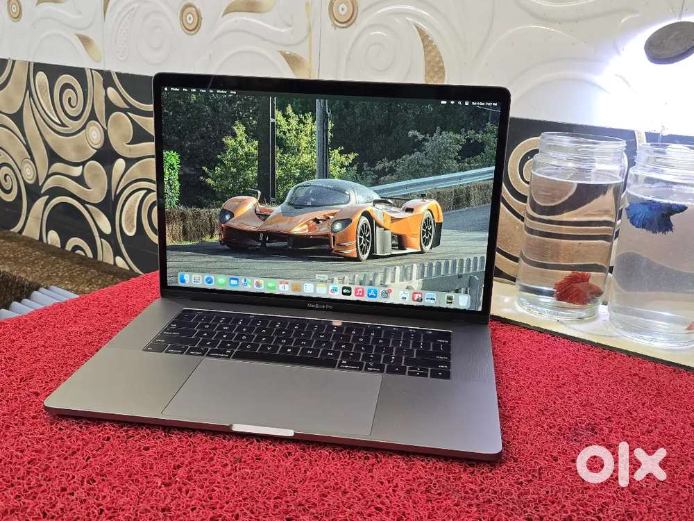 Apple Macbook Pro i9/32gb/2TB/5.5GB Graphics 15inch Retina Touchbar