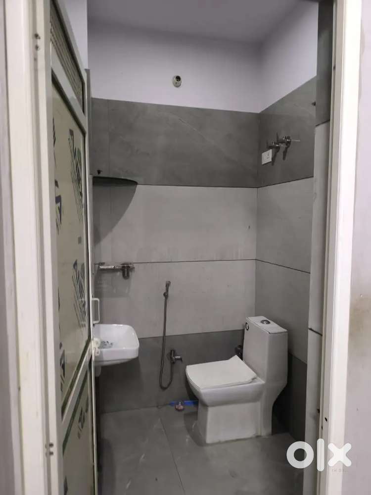 1 bhk flat only for family or couple