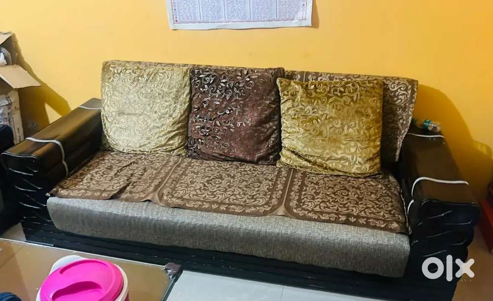 7 seater sofa set with center table