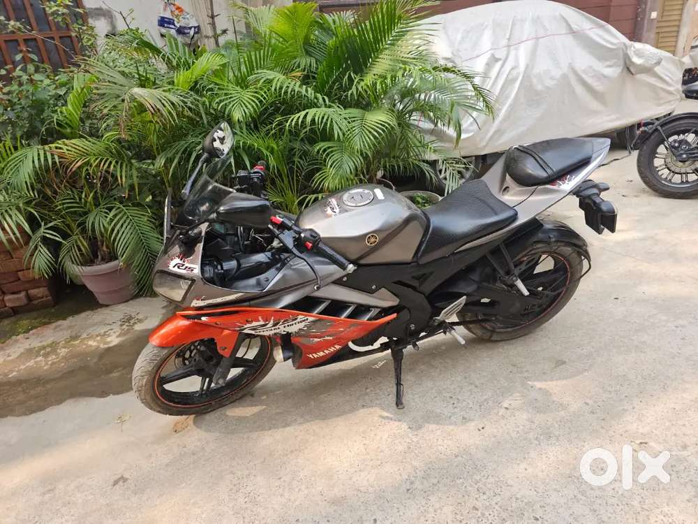 Yamaha R15 Single Owner Very less driven. With all papers
