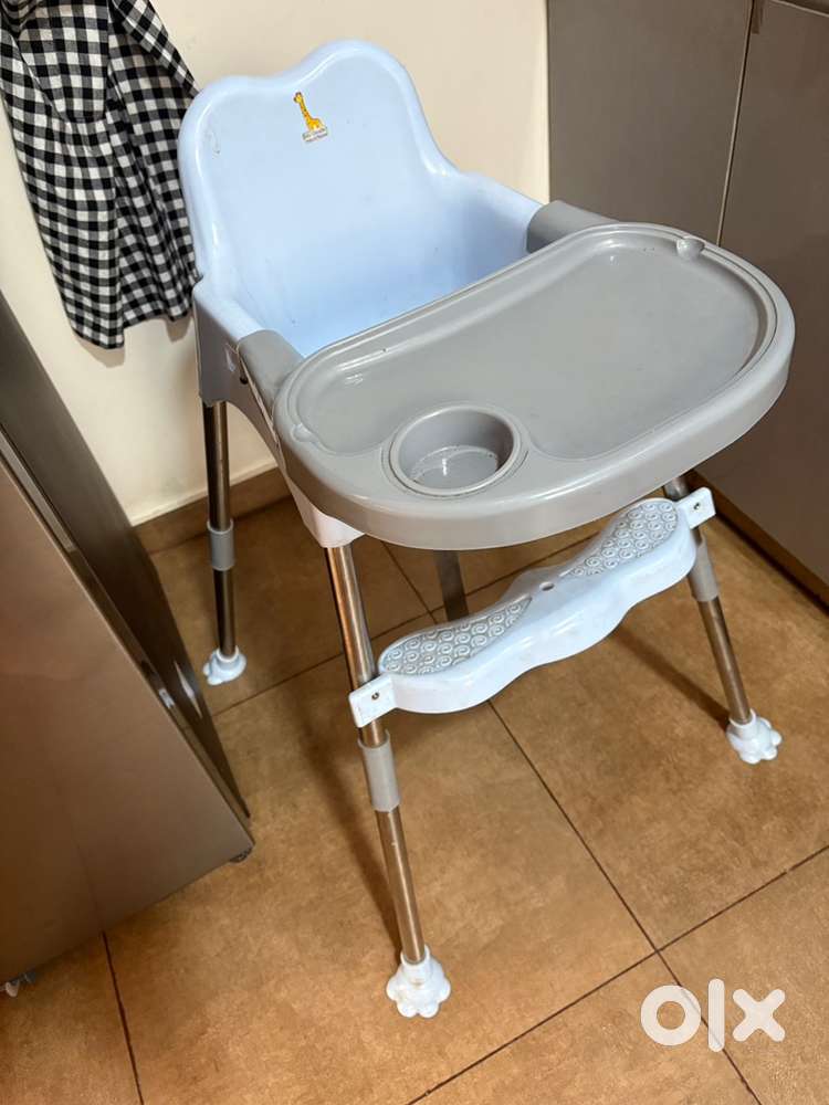 My giraffe baby high chair with tray and footrest