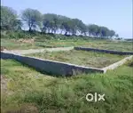 सुविधाओं के साथ प्लॉट मेट्रो स्टेशन के नजदीक 3500 ₹ पर गज