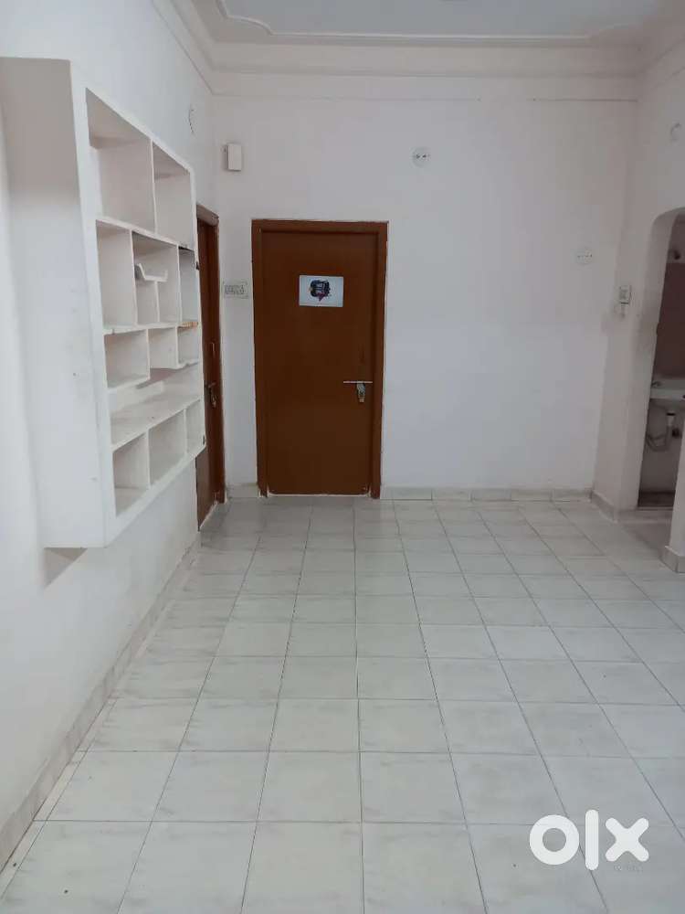1BHK FLAT FOR RENT AT NEAR TOLICHOWKI X ROAD NEAR ROAD FOR BACHELOR'S