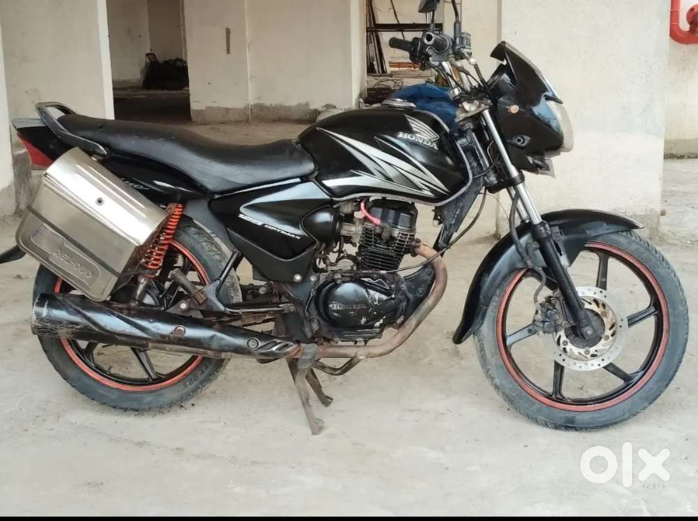 नइ गाडी लेनी हे इसलिये बेच रहे हे