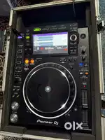 Pioneer CDJ2000NXS2 with DJM900NXS2