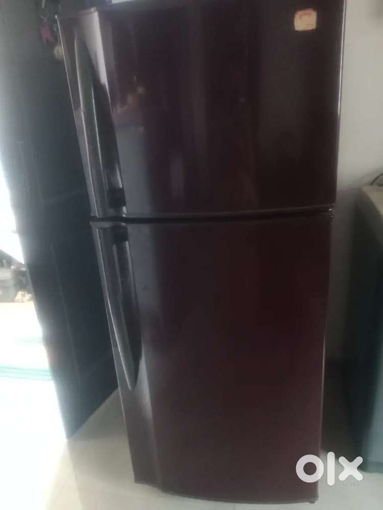 Dabaldoor fridge running condition godrej 240liter