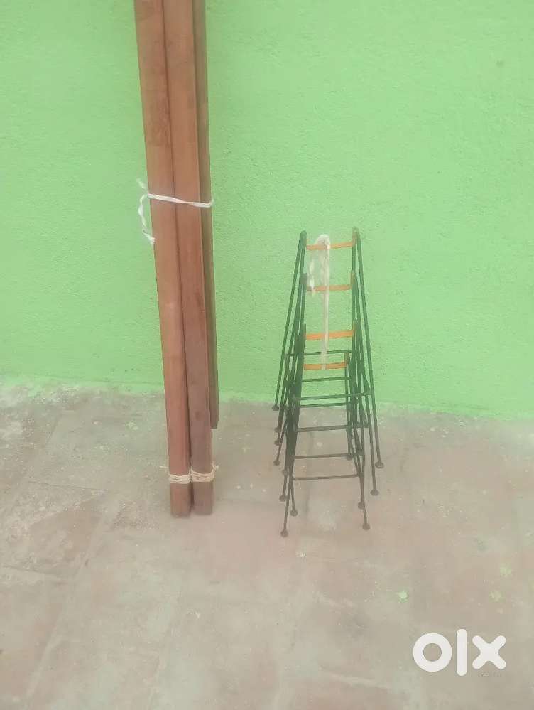 Aari stand for sale.. with 4 iron legs