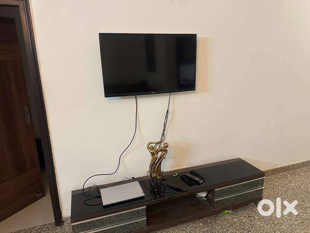 1 independent room in 3 bhk flat for boys/girls/live in