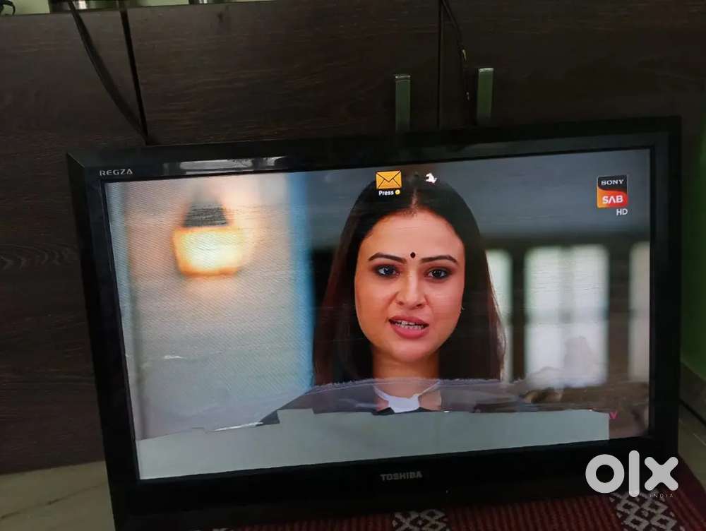 Toshiba 32 inch LED TV (80% screen)