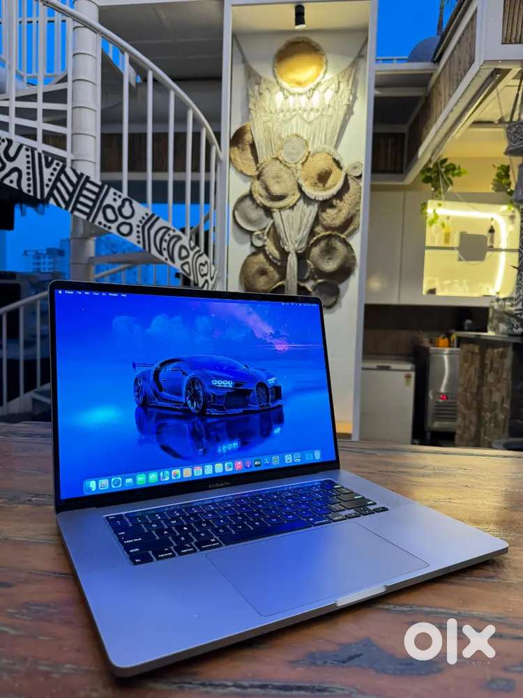 APPLE MACBOOK PRO TOUCHBAR AND TOUCHED