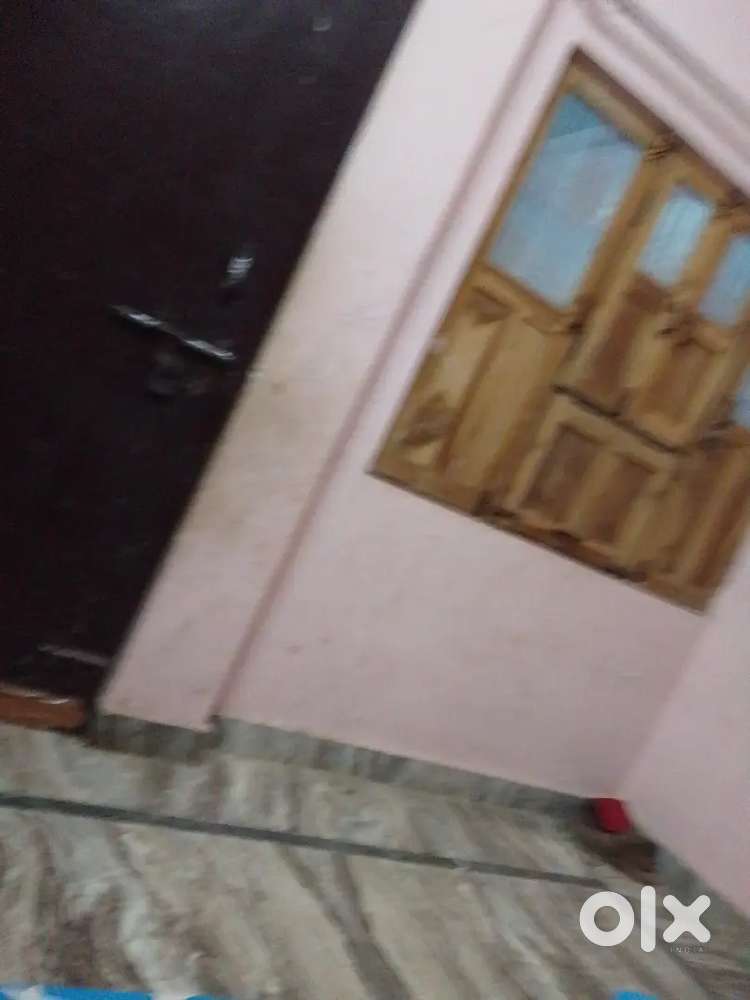 3bh ke floor Khali h kisi ko lena ho kiray per msg kre