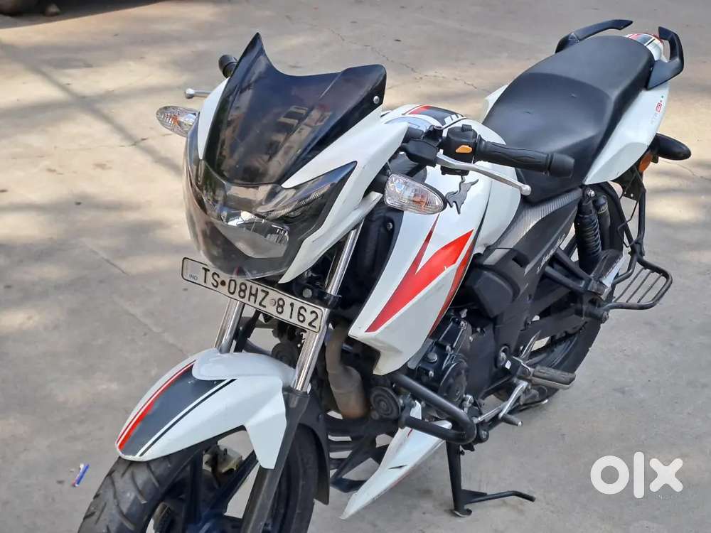 Tvs apachi Rtr 160 white colour