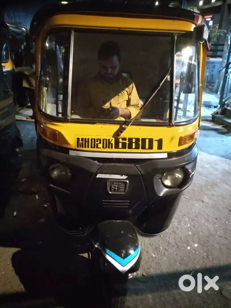 Auto rickshaw for contract per dena hai