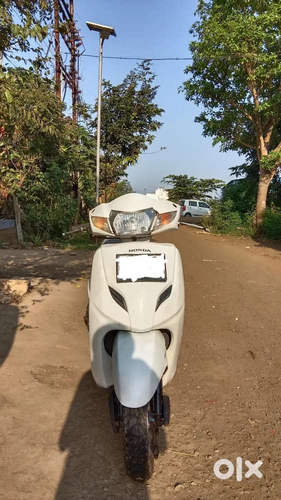 Vary good condition scooter  in (White colour)