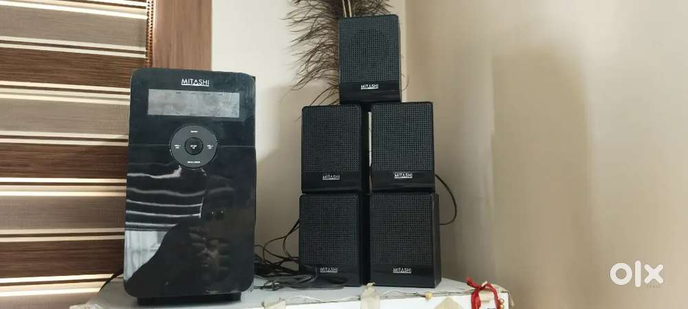 Mitashi 5 channel speakers with Wofers in excellent condition