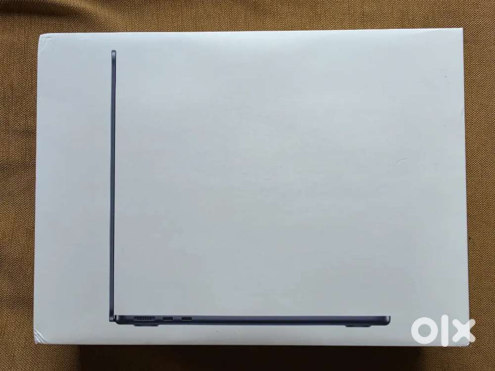Macbook Air M2. (Box open unused)2days old
