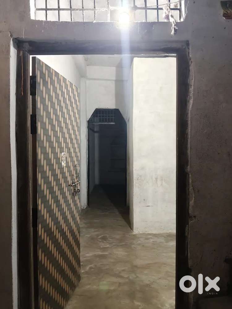 Monthly rent 4000 +electricity 9 rupees units address ghantaghar  area