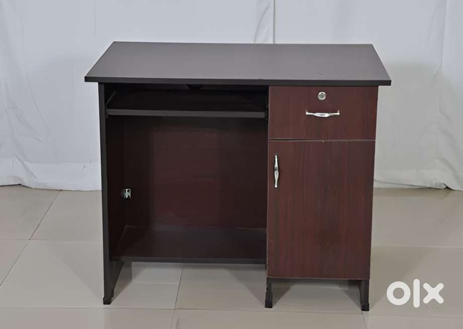 3 FEET OFFICE TABLE ON RENT